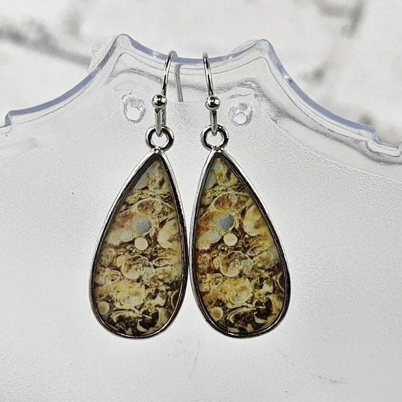 Molten Earth Women’s Small Delicate Earring Set 19 - Picture 4 of 7